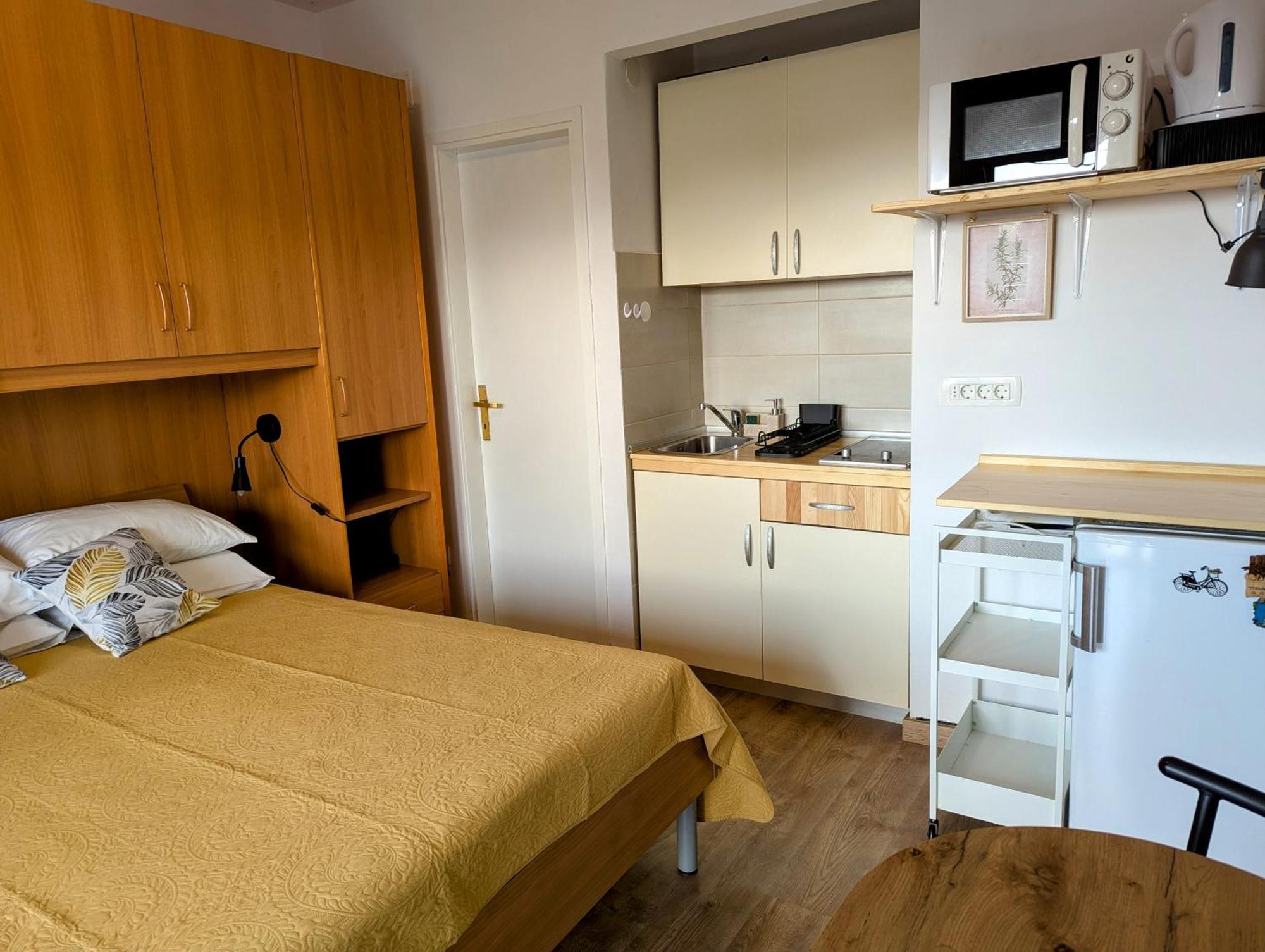 Ada Apartment *